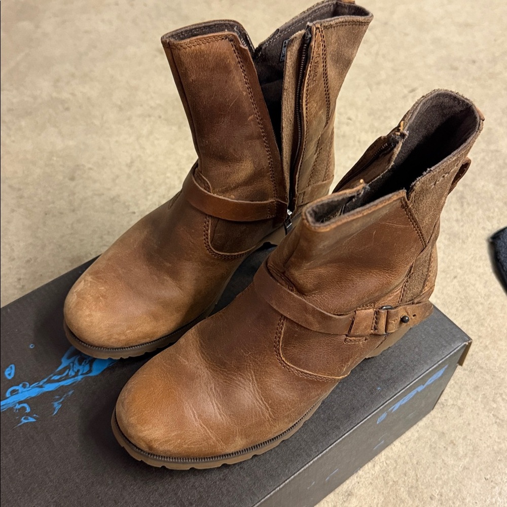 Brand new Teva women's Rustic Brown Leather Boots - Picture 9 of 10